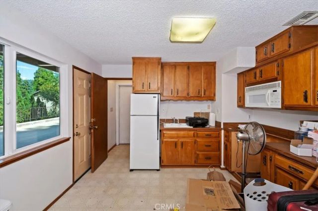 1050 Jungfrau, Crestline, CA 92325