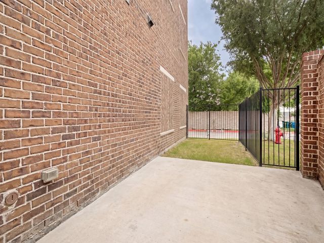 420 Crockett Circle, Roanoke, TX 76262