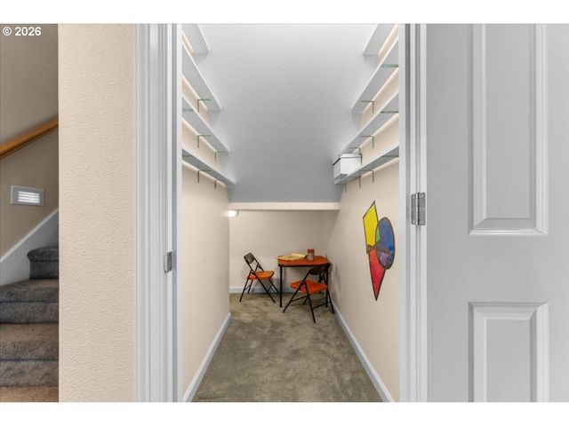 2305 STONEHURST Ct, Lake Oswego, OR 97034