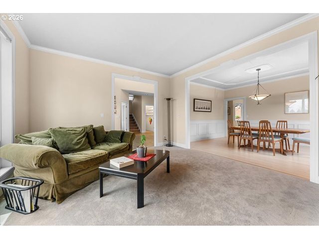 2305 STONEHURST Ct, Lake Oswego, OR 97034