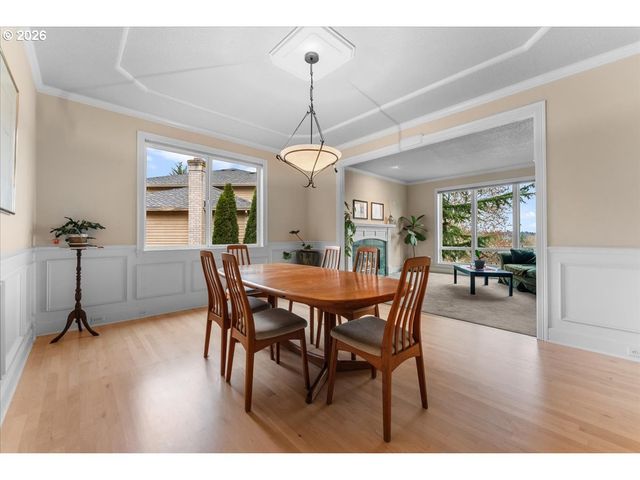 2305 STONEHURST Ct, Lake Oswego, OR 97034