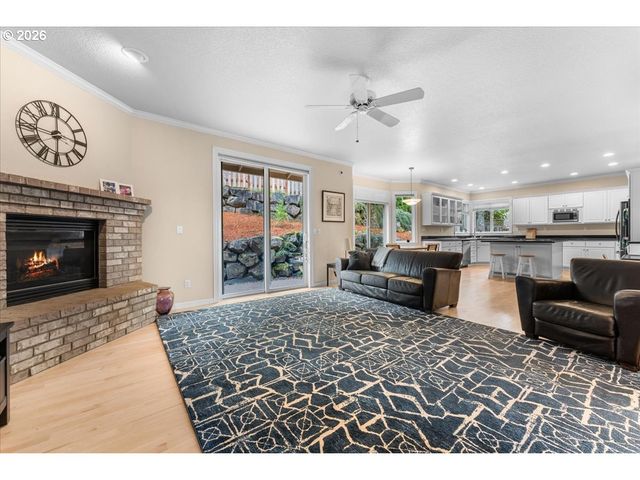 2305 STONEHURST Ct, Lake Oswego, OR 97034