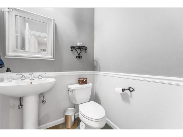 2305 STONEHURST Ct, Lake Oswego, OR 97034