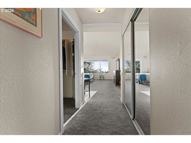 2305 STONEHURST Ct, Lake Oswego, OR 97034