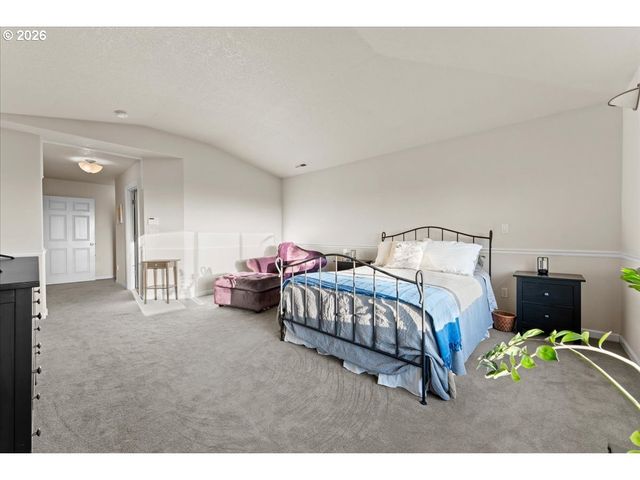 2305 STONEHURST Ct, Lake Oswego, OR 97034