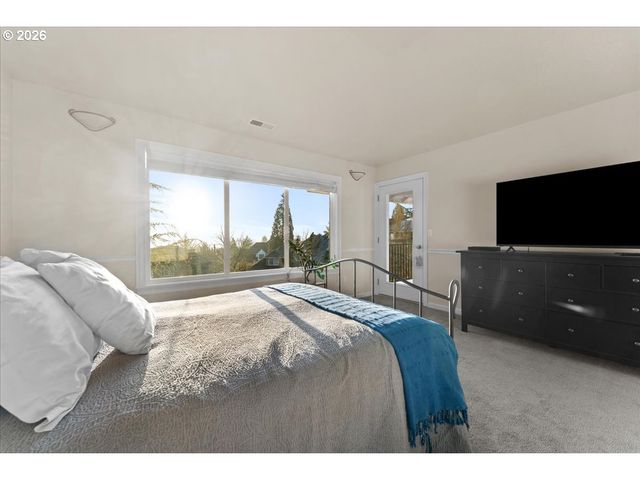 2305 STONEHURST Ct, Lake Oswego, OR 97034