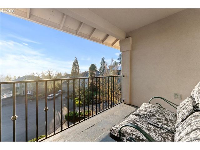 2305 STONEHURST Ct, Lake Oswego, OR 97034