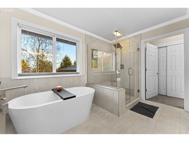 2305 STONEHURST Ct, Lake Oswego, OR 97034