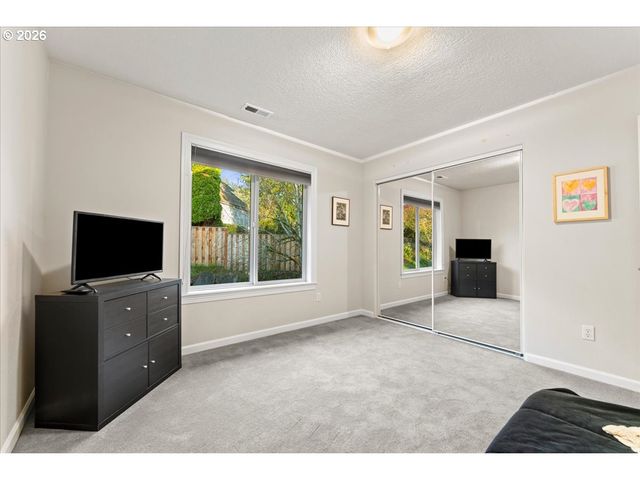 2305 STONEHURST Ct, Lake Oswego, OR 97034