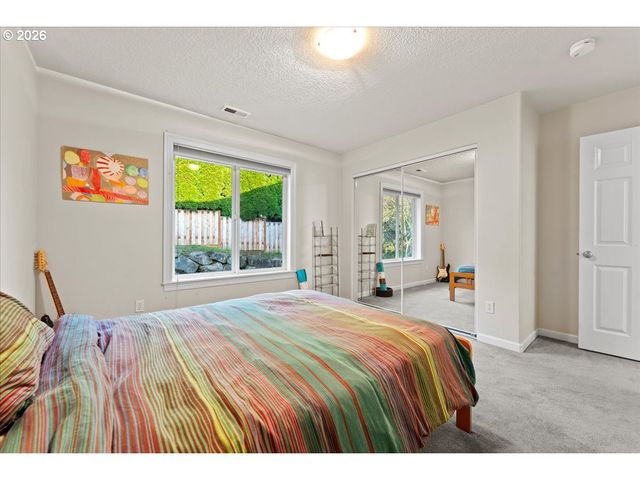 2305 STONEHURST Ct, Lake Oswego, OR 97034