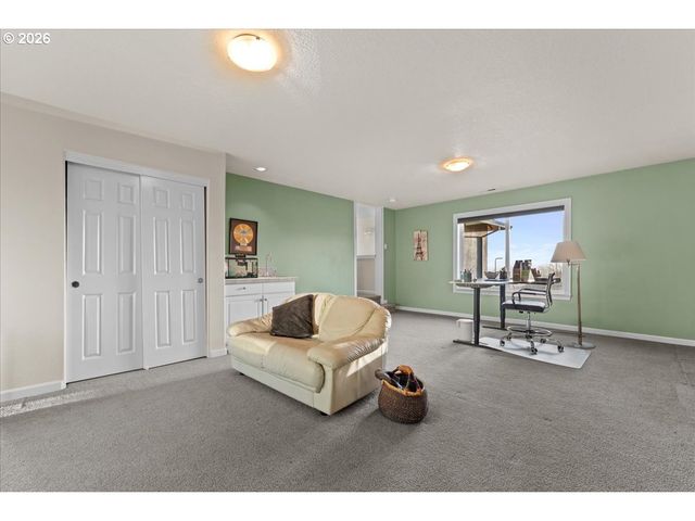 2305 STONEHURST Ct, Lake Oswego, OR 97034