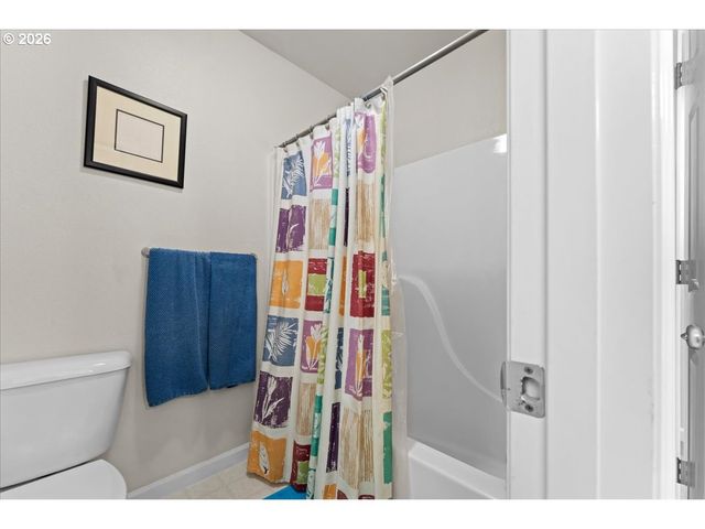 2305 STONEHURST Ct, Lake Oswego, OR 97034