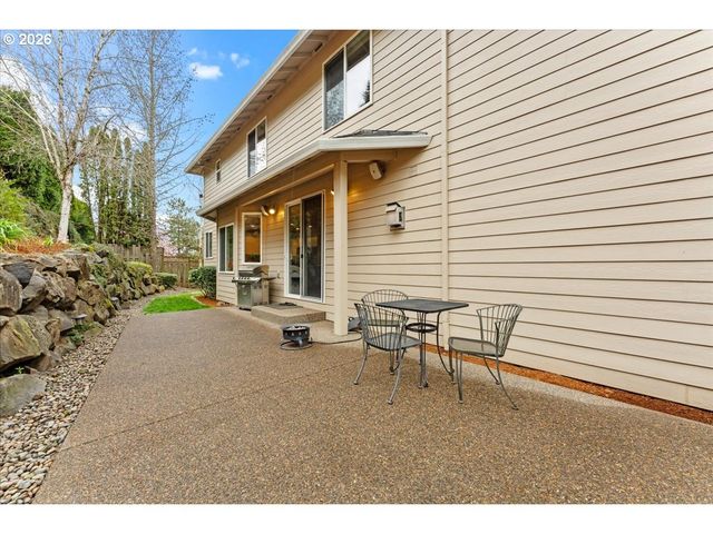 2305 STONEHURST Ct, Lake Oswego, OR 97034