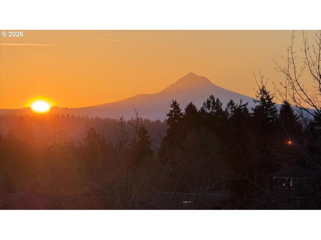 2305 STONEHURST Ct, Lake Oswego, OR 97034