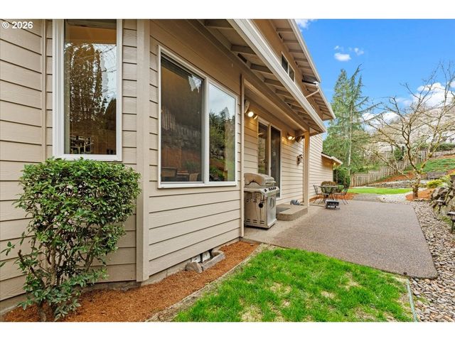 2305 STONEHURST Ct, Lake Oswego, OR 97034
