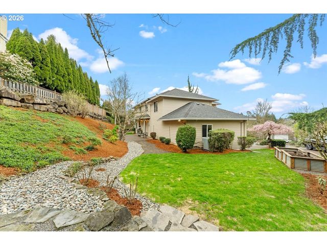 2305 STONEHURST Ct, Lake Oswego, OR 97034