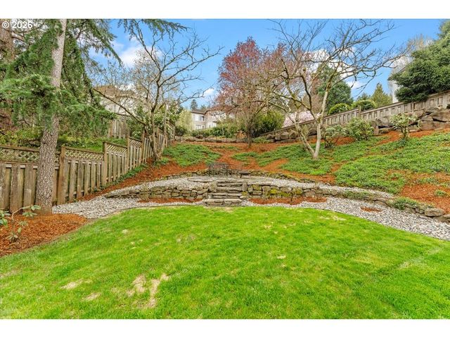 2305 STONEHURST Ct, Lake Oswego, OR 97034