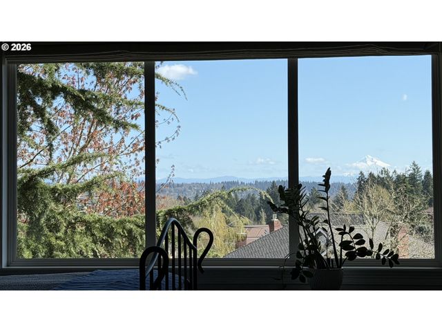 2305 STONEHURST Ct, Lake Oswego, OR 97034