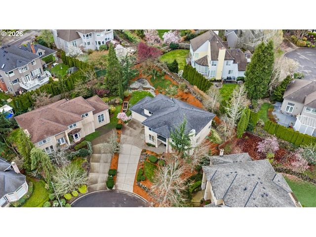 2305 STONEHURST Ct, Lake Oswego, OR 97034