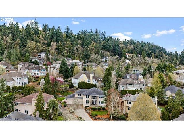 2305 STONEHURST Ct, Lake Oswego, OR 97034