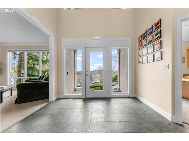 2305 STONEHURST Ct, Lake Oswego, OR 97034