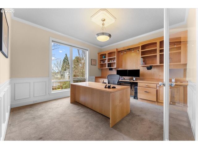 2305 STONEHURST Ct, Lake Oswego, OR 97034