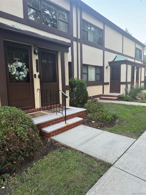 288 Cherry Valley Avenue A1, Garden City, NY 11530 — exterior