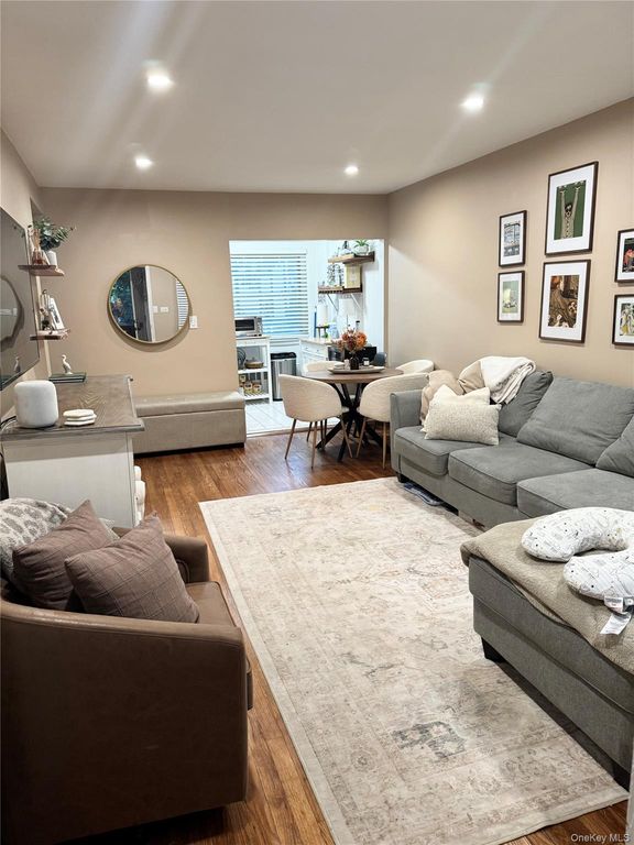 288 Cherry Valley Avenue A1, Garden City, NY 11530 — photo 4