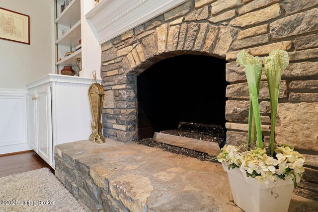 620 Lake Sterling Rd, Louisville, KY 40223