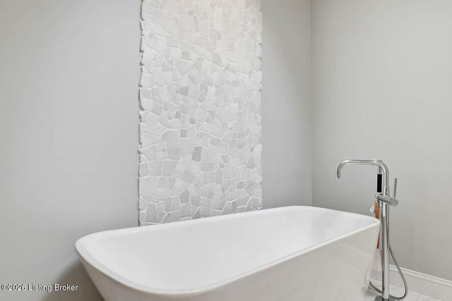 620 Lake Sterling Rd, Louisville, KY 40223