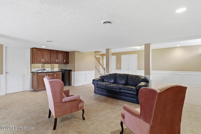 620 Lake Sterling Rd, Louisville, KY 40223