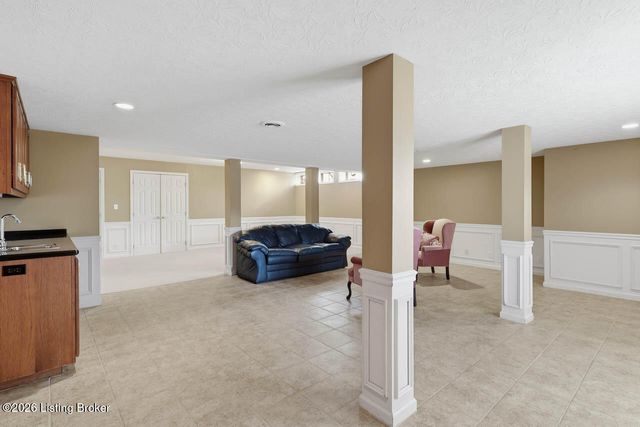 620 Lake Sterling Rd, Louisville, KY 40223