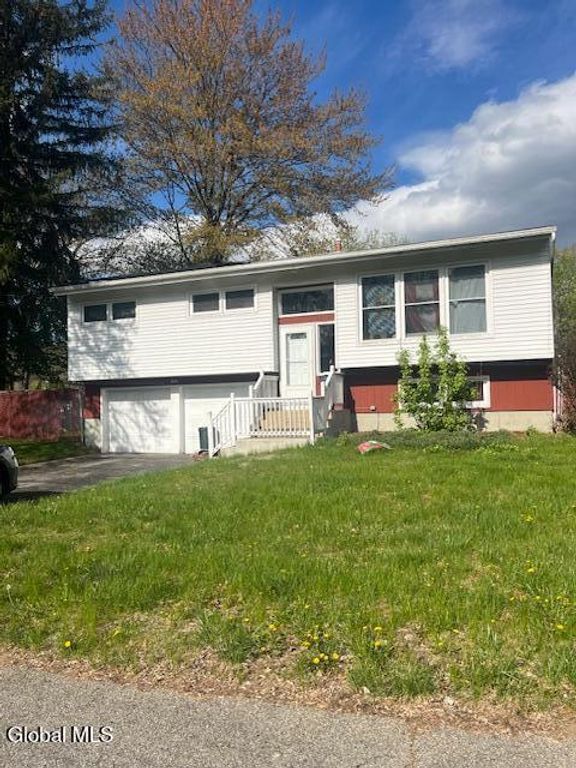 12 Vincent Avenue, Colonie, NY 12205