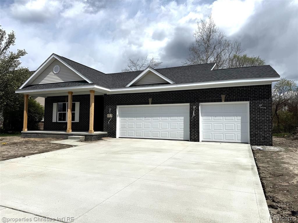 23227 Waterview Drive, New Boston, MI 48164