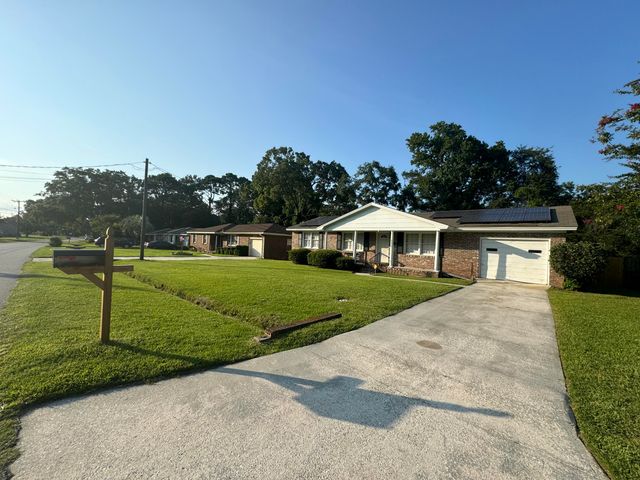 4220 Oakridge Drive, North Charleston, SC 29418