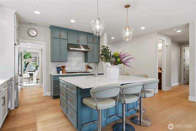 11906 161st Ave NE, Redmond, WA 98052