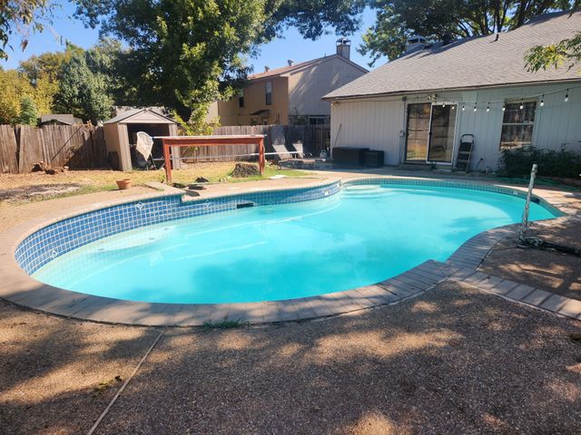 741 Nightingale Circle, Mansfield, TX 76063