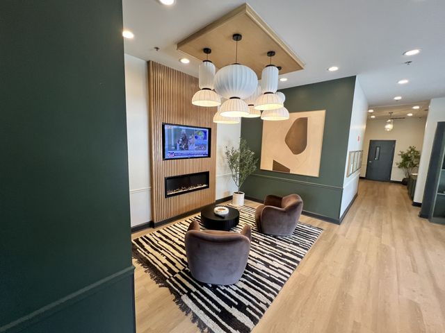 625 Deerfield Road 321, Deerfield, IL 60015