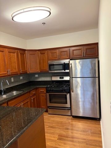 625 Deerfield Road 321, Deerfield, IL 60015