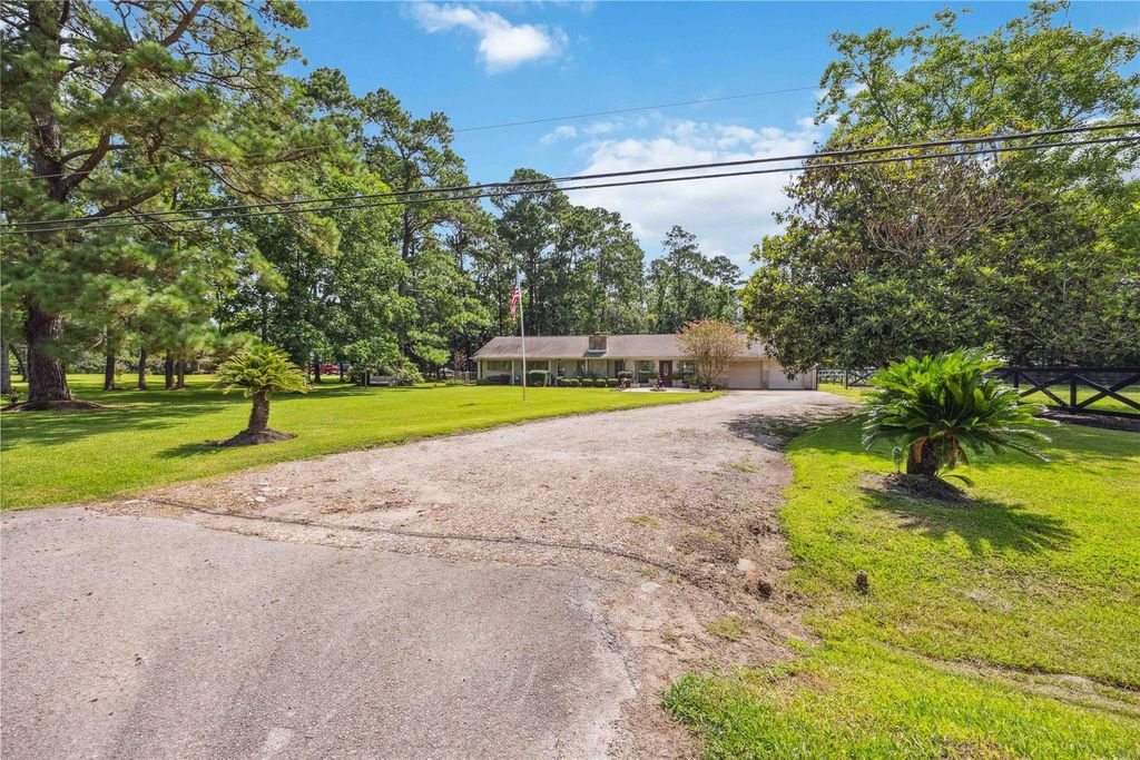 20420 Plaza Circle, Crosby, TX 77532