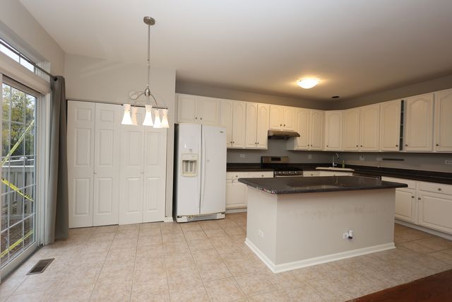 1139 GEORGETOWN Way, Vernon Hills, IL 60061