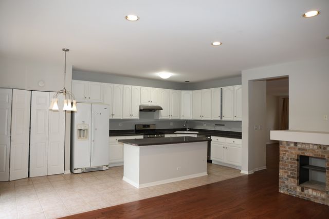 1139 GEORGETOWN Way, Vernon Hills, IL 60061