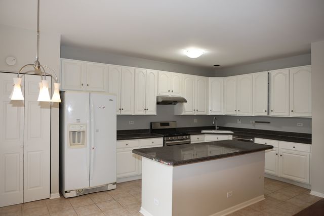 1139 GEORGETOWN Way, Vernon Hills, IL 60061