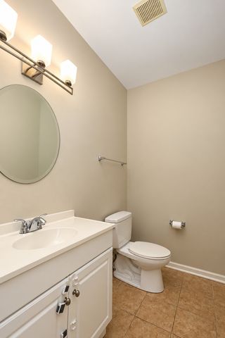 1139 GEORGETOWN Way, Vernon Hills, IL 60061