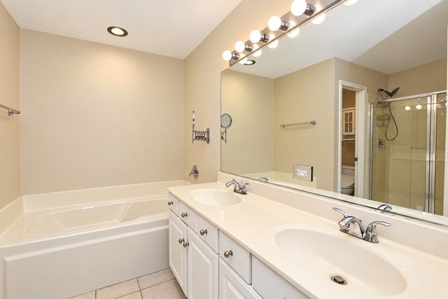 1139 GEORGETOWN Way, Vernon Hills, IL 60061