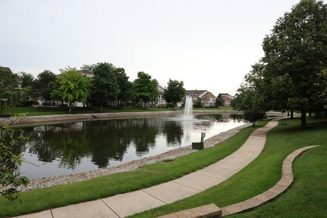 1139 GEORGETOWN Way, Vernon Hills, IL 60061