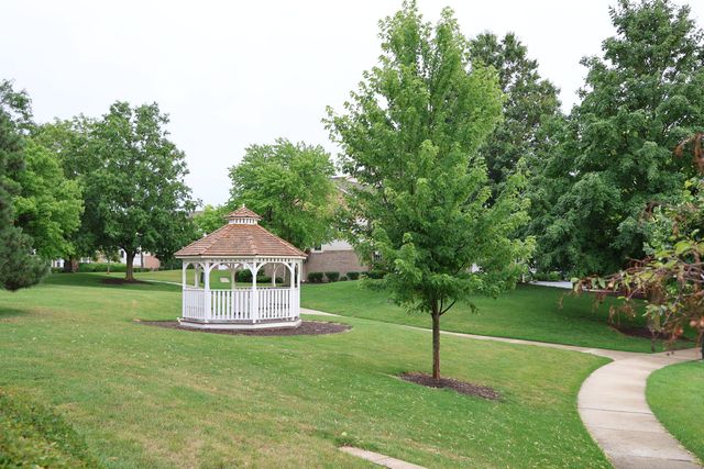 1139 GEORGETOWN Way, Vernon Hills, IL 60061