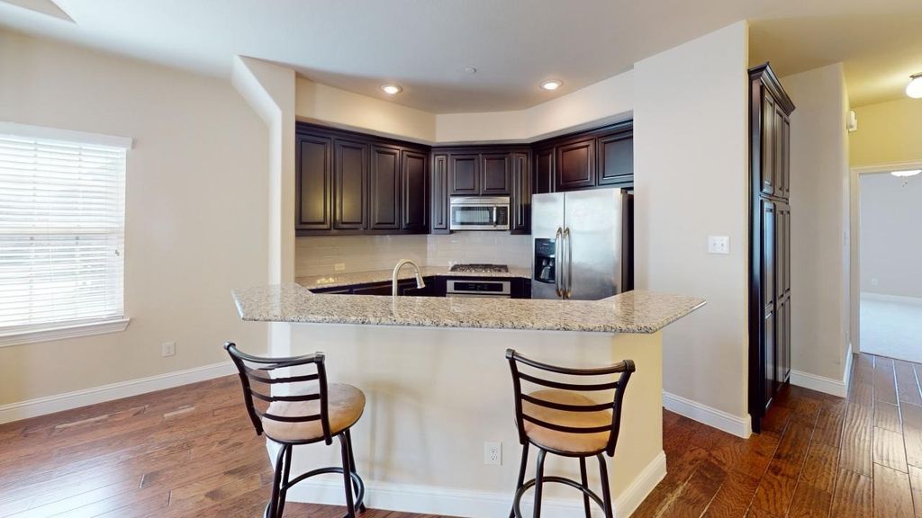 4401 Dexter Lane B12, Carrollton, TX 75010