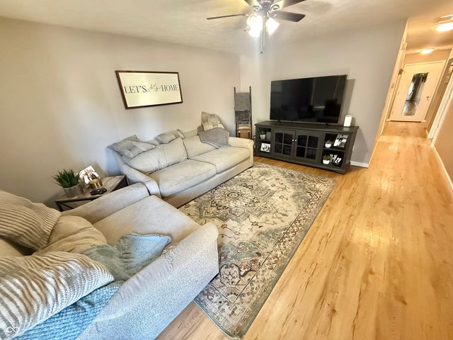 1251 Pin Oak Circle, Seymour, IN 47274