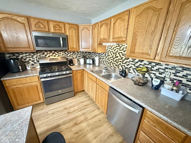 1251 Pin Oak Circle, Seymour, IN 47274